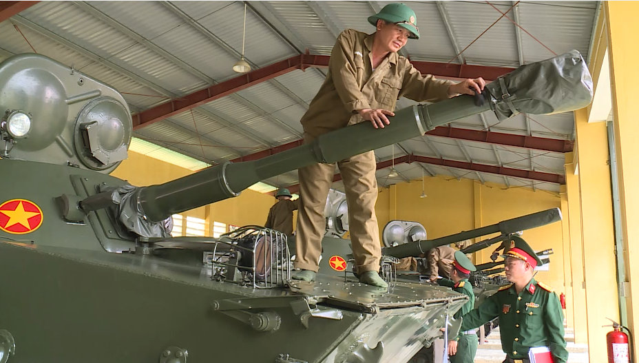 Bác sĩ của những cỗ xe tăng