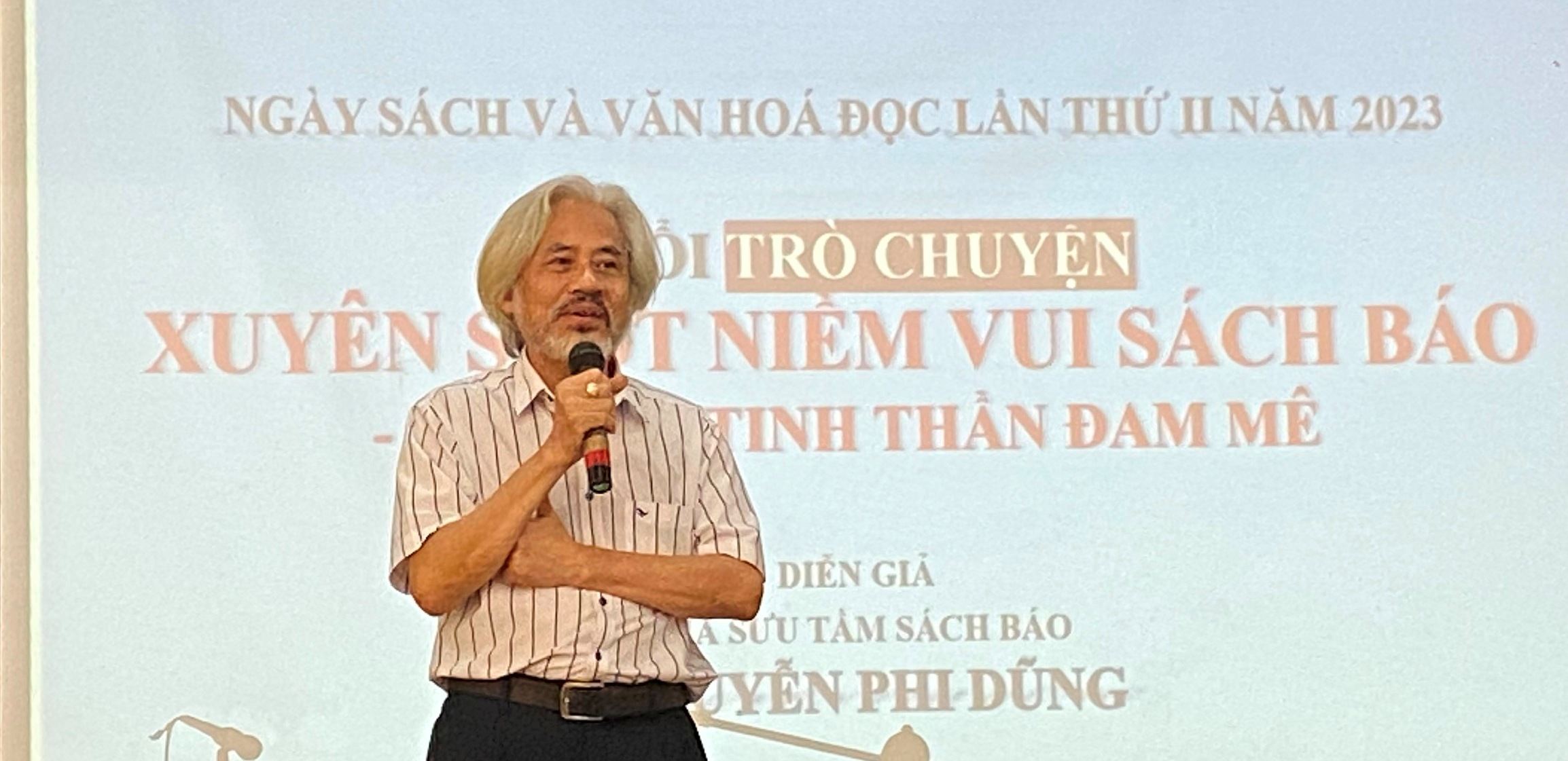 Chia sẻ niềm vui sưu tầm sách báo cho 300 học sinh