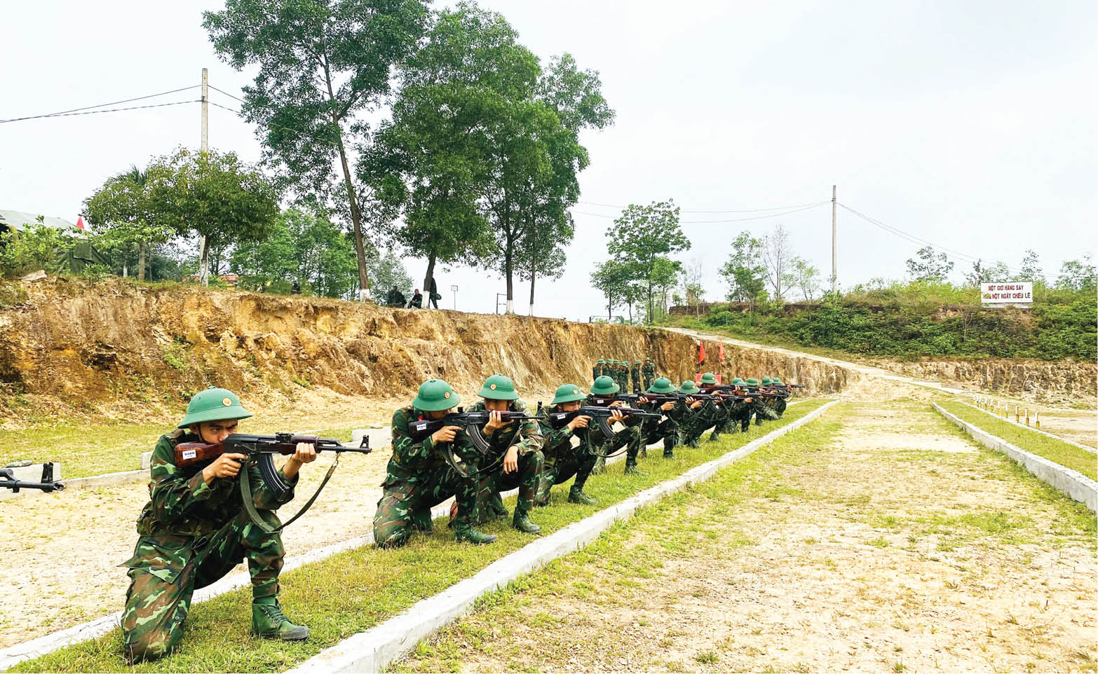 Chú trọng phát triển đảng trong chiến sĩ nghĩa vụ