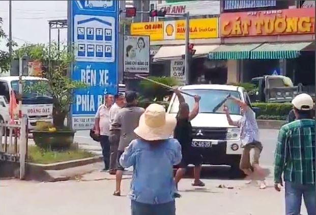 Ẩu đả bằng hung khí do… nói trạng