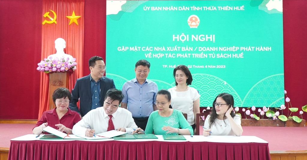 Hợp tác phát triển Tủ sách Huế
