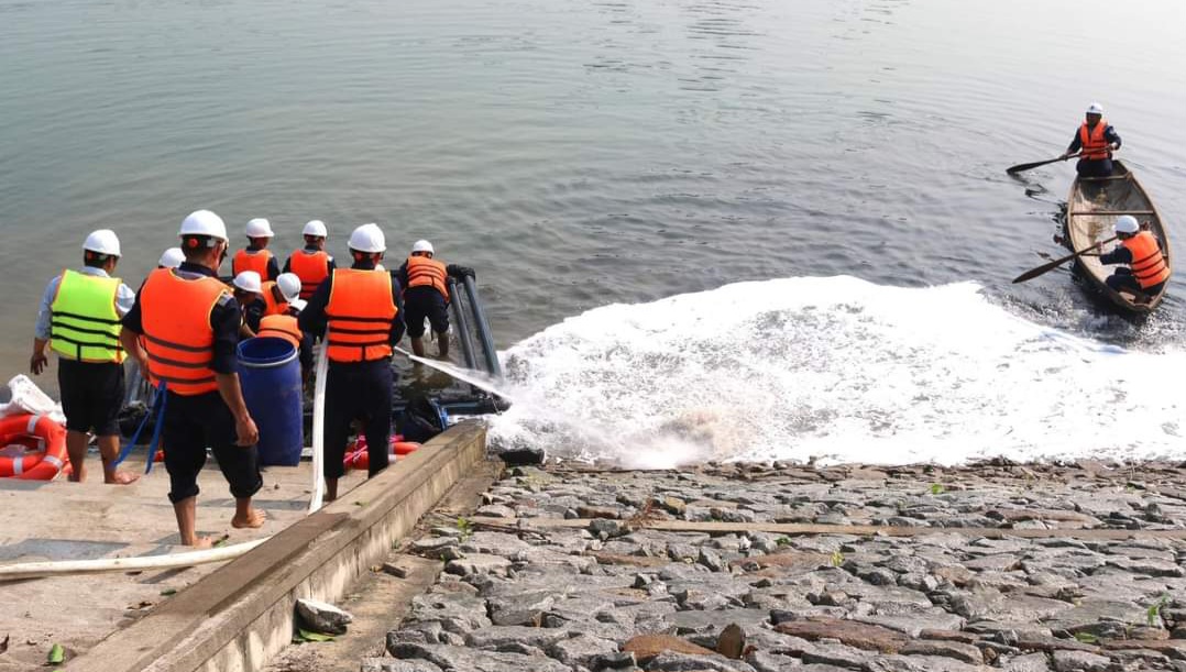 Diễn tập phương án PCCC  CNCH và ứng phó sự cố nhiễm độc dầu