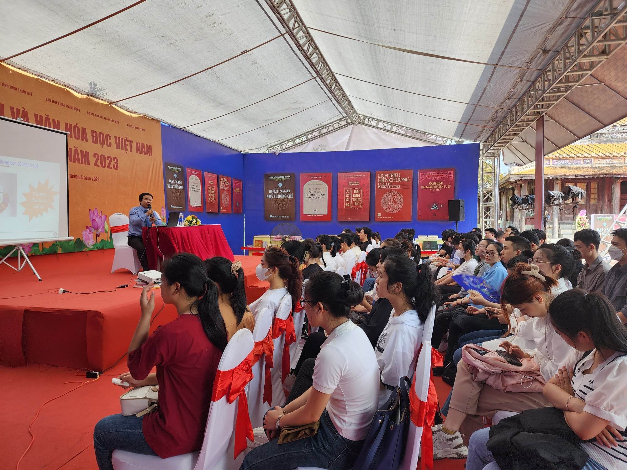 Tác giả, tác phẩm của Huế và viết về Huế