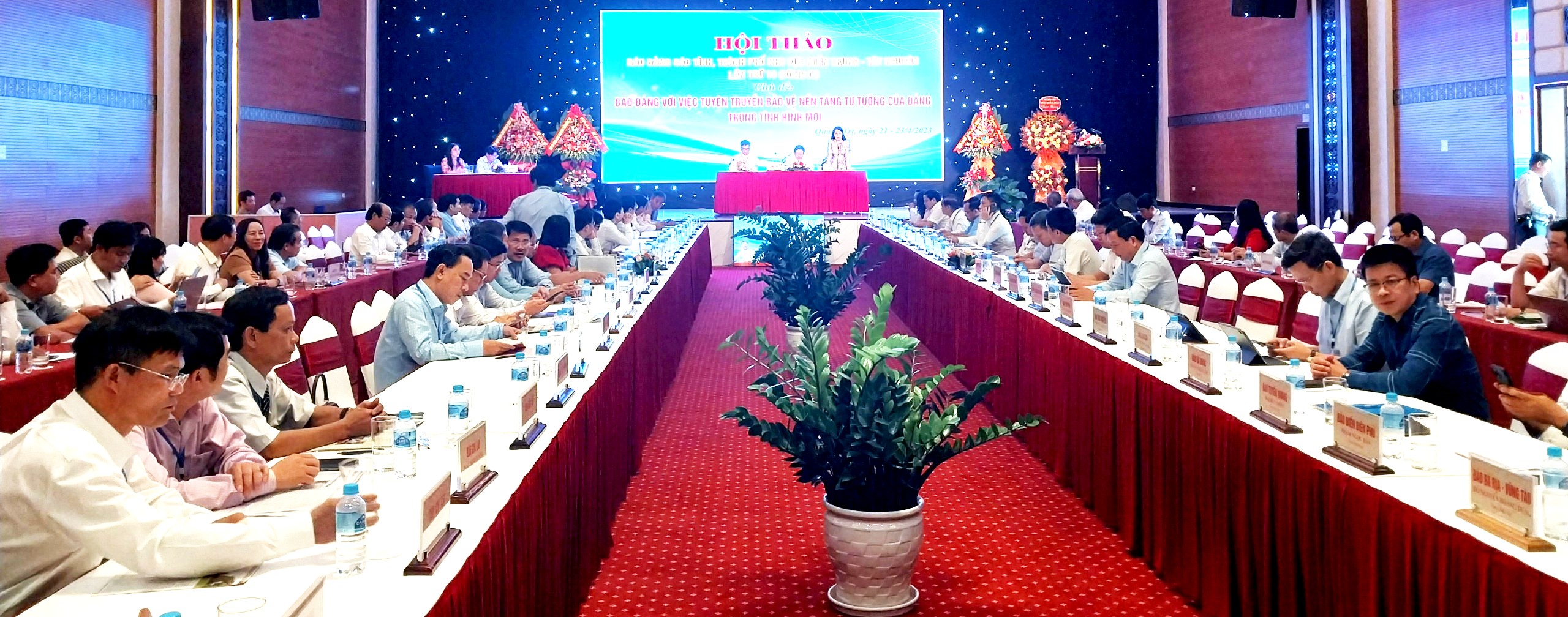 Gần 400 đại biểu tham dự Hội thảo Báo Đảng các tỉnh, thành phố khu vực miền Trung - Tây Nguyên lần thứ 10