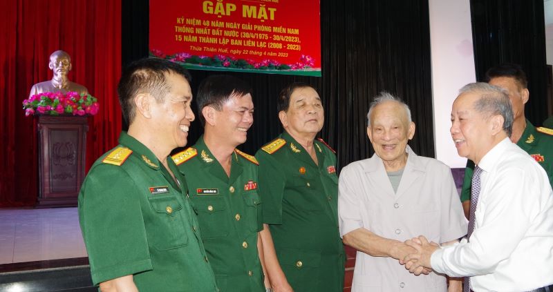 Gặp mặt gần 250 cựu sĩ quan - quân nhân chuyên nghiệp