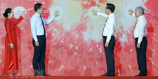 Đồng hành với Hội Chữ thập Đỏ trợ giúp người nghèo