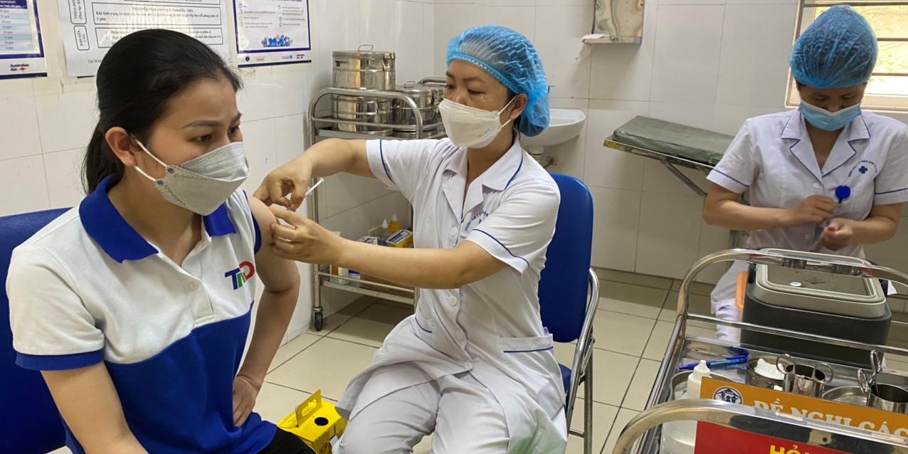 Tăng cường tiêm vaccine phòng COVID-19, ưu tiên bảo vệ nhóm nguy cơ cao