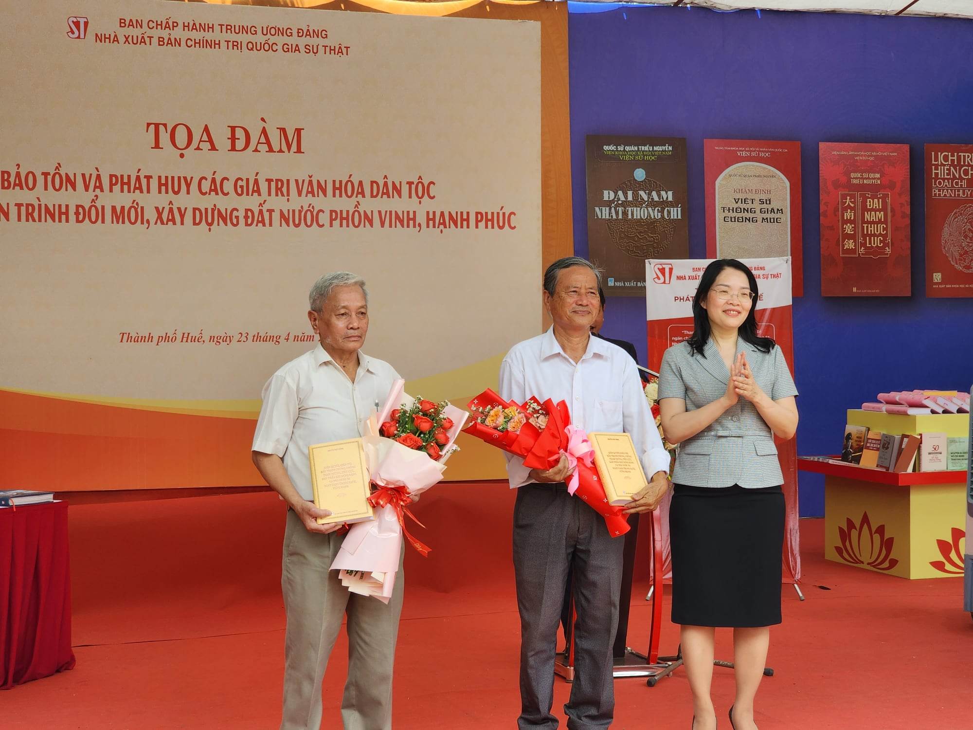 “Bảo tồn và phát huy các giá trị văn hoá dân tộc trong tiến trình đổi mới, xây dựng đất nước phồn vinh hạnh phúc”