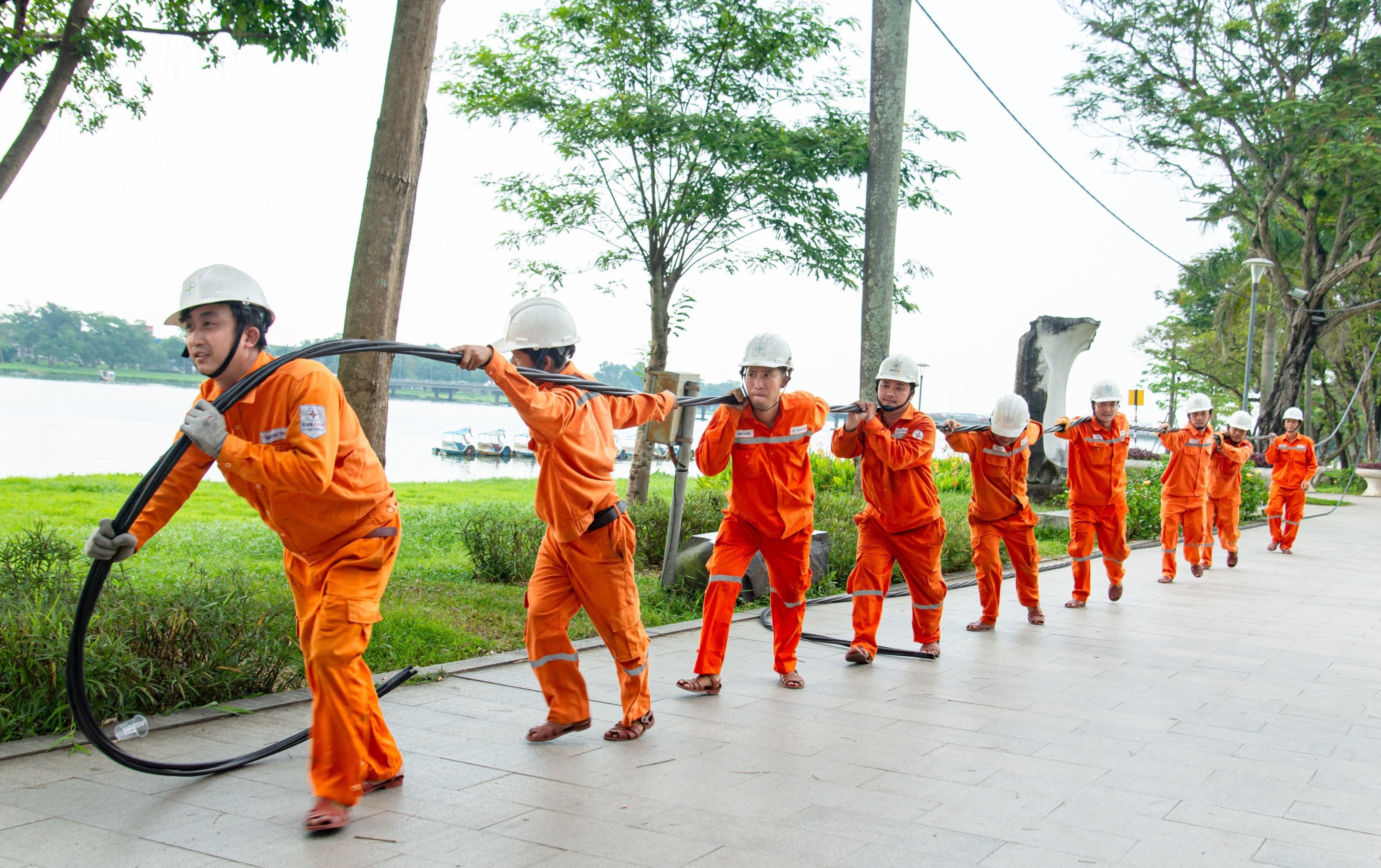 Lên phương án đảm bảo cung ứng điện dịp nghỉ lễ từ 29 4 - 3 5