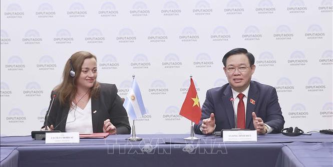 Chủ tịch Quốc hội Vương Đình Huệ hội đàm với Chủ tịch Hạ viện Cộng hòa Argentina