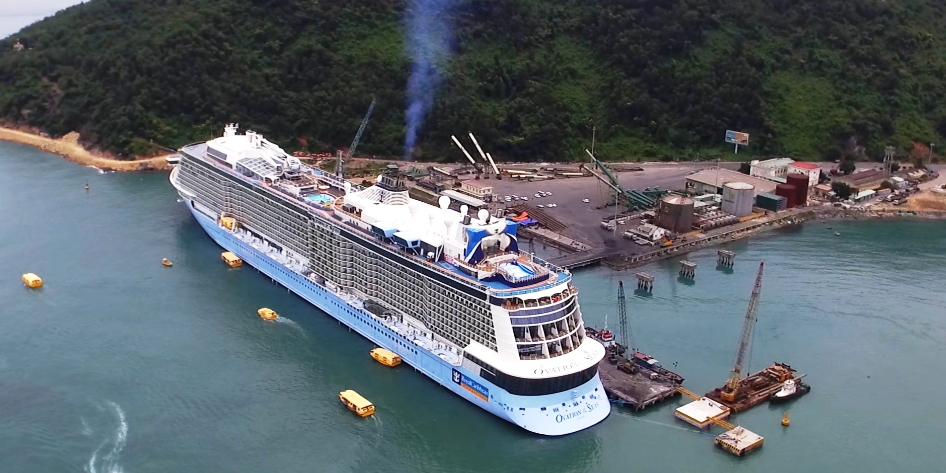 Những quyết sách hợp lòng dân