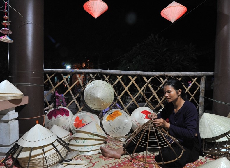 Nón Vân Thê đại diện nón Huế tham dự Festival Nghề truyền thống