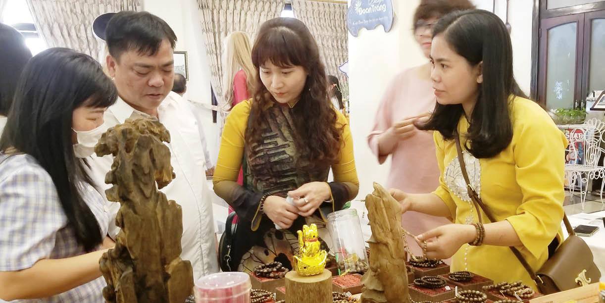 Để khách vui lòng