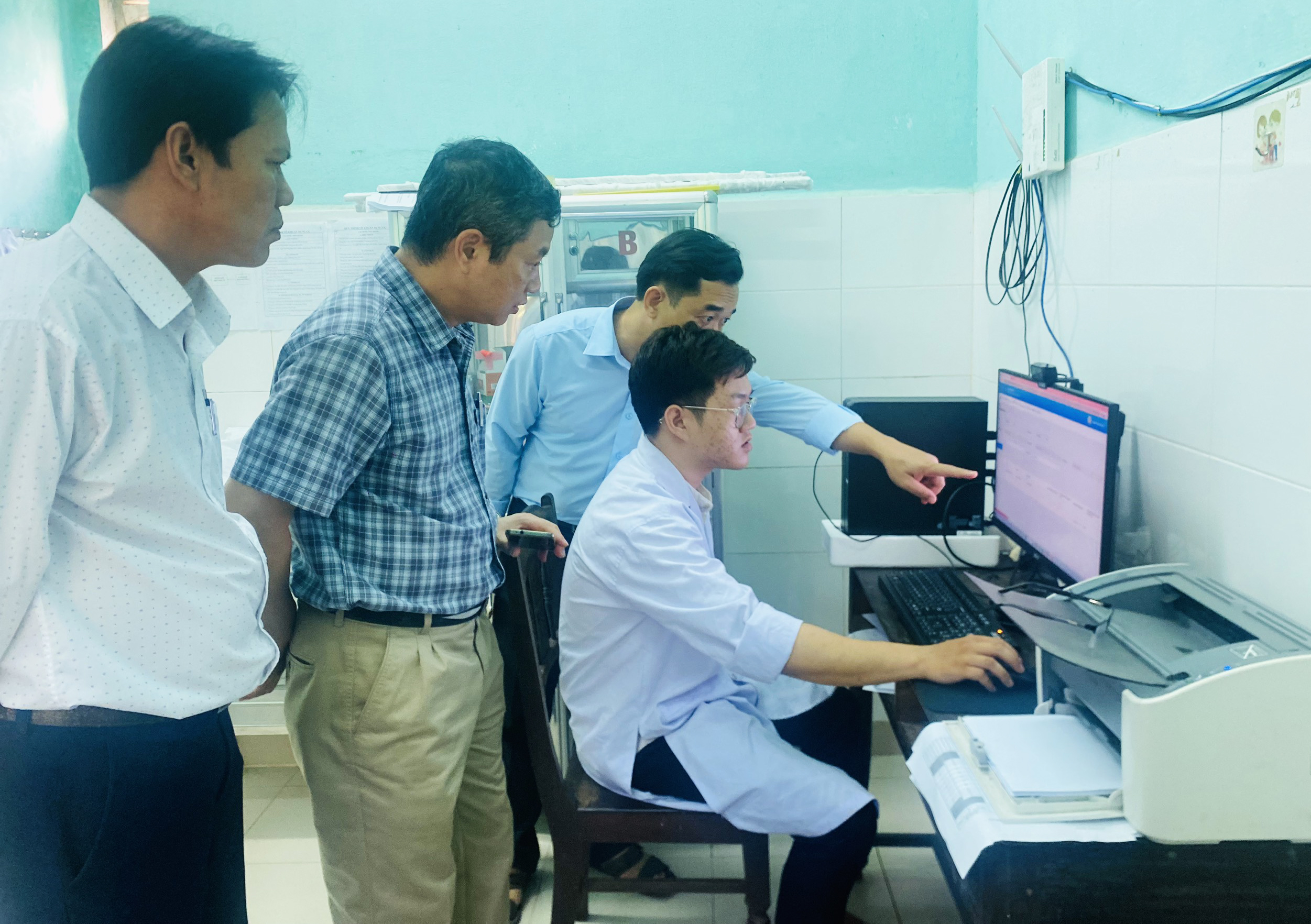 Chính quyền địa phương cần tích cực phối hợp trong thực hiện chương trình “Bác sĩ cho mọi nhà”