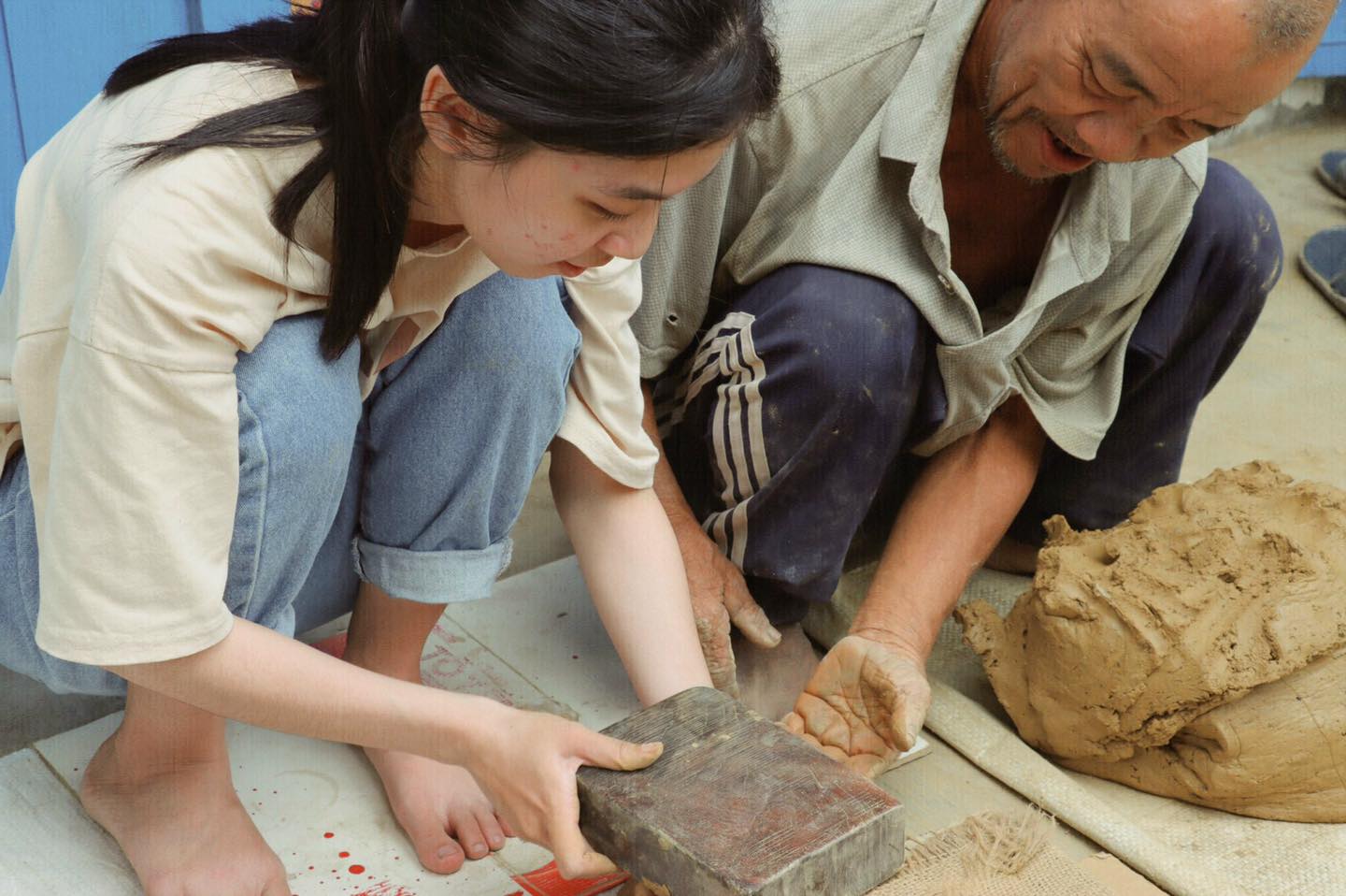 Hỗ trợ hướng dẫn viên du lịch miễn phí cho du khách thăm quan phố cổ Bao Vinh