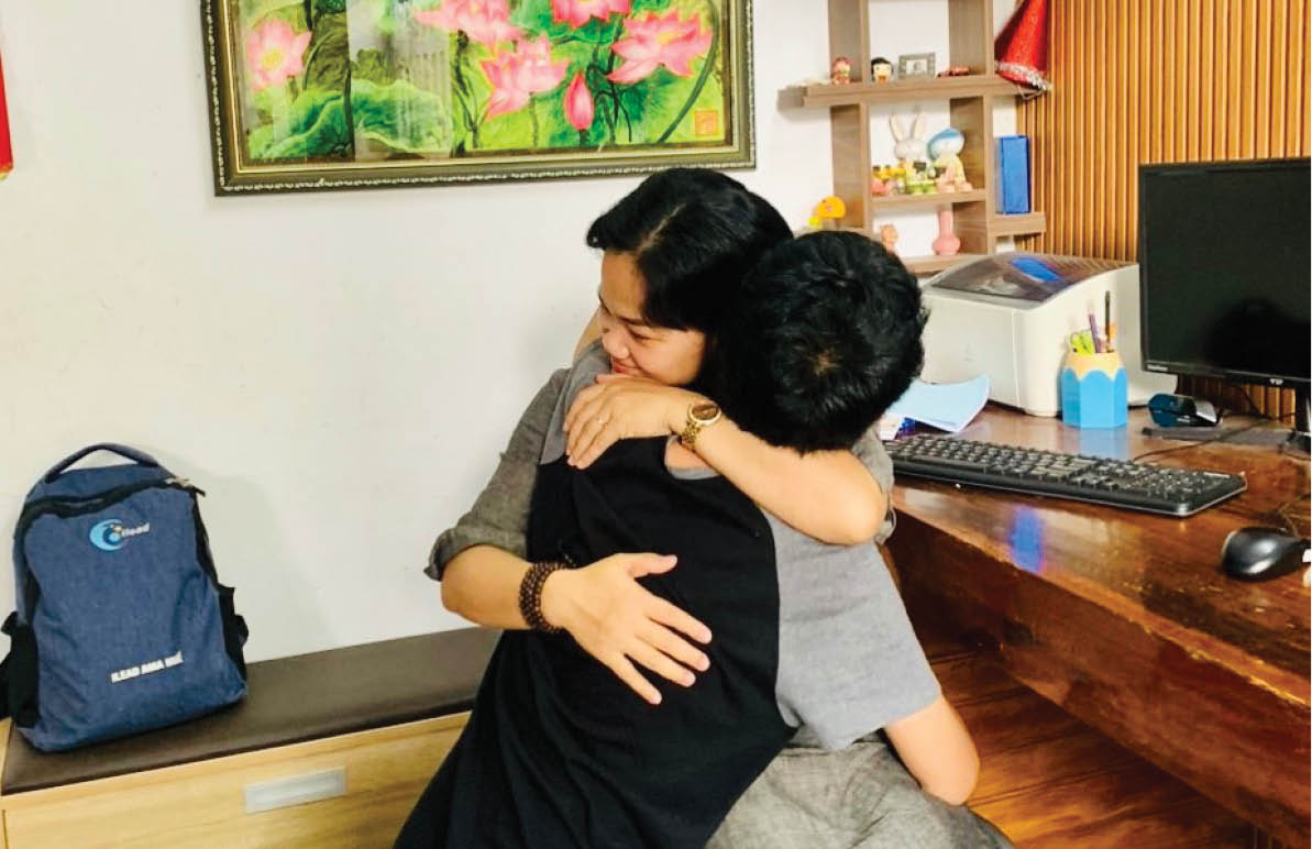 “Đã bao lâu bạn chưa ôm con ”