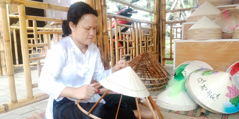 Phát huy giá trị văn hoá nón lá Huế