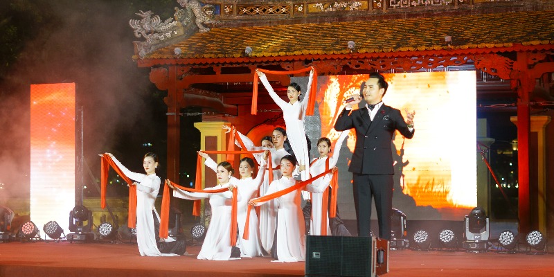 Hào hùng Giai điệu Tổ quốc