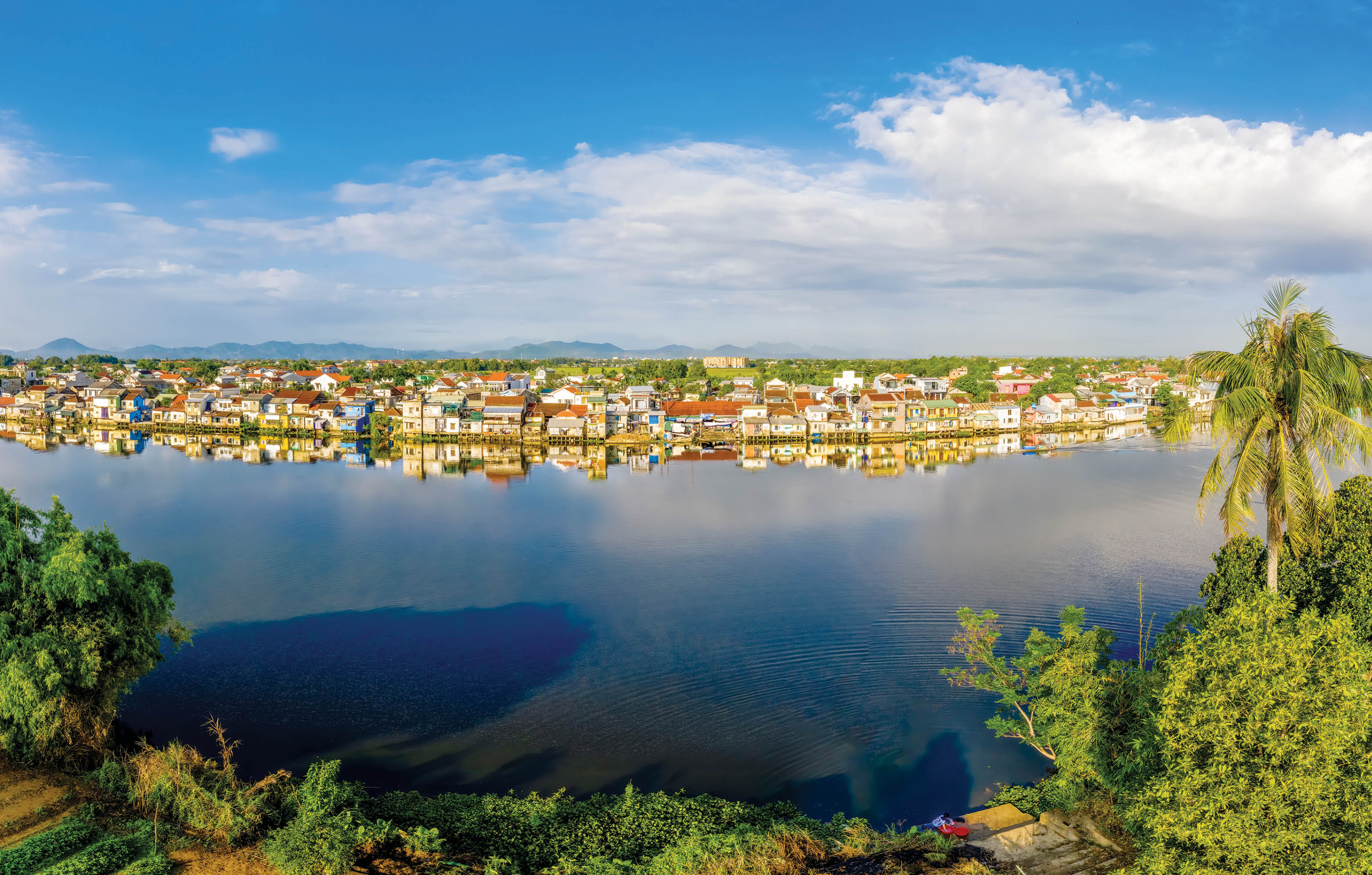 Nghiêng mình trước dòng Hương