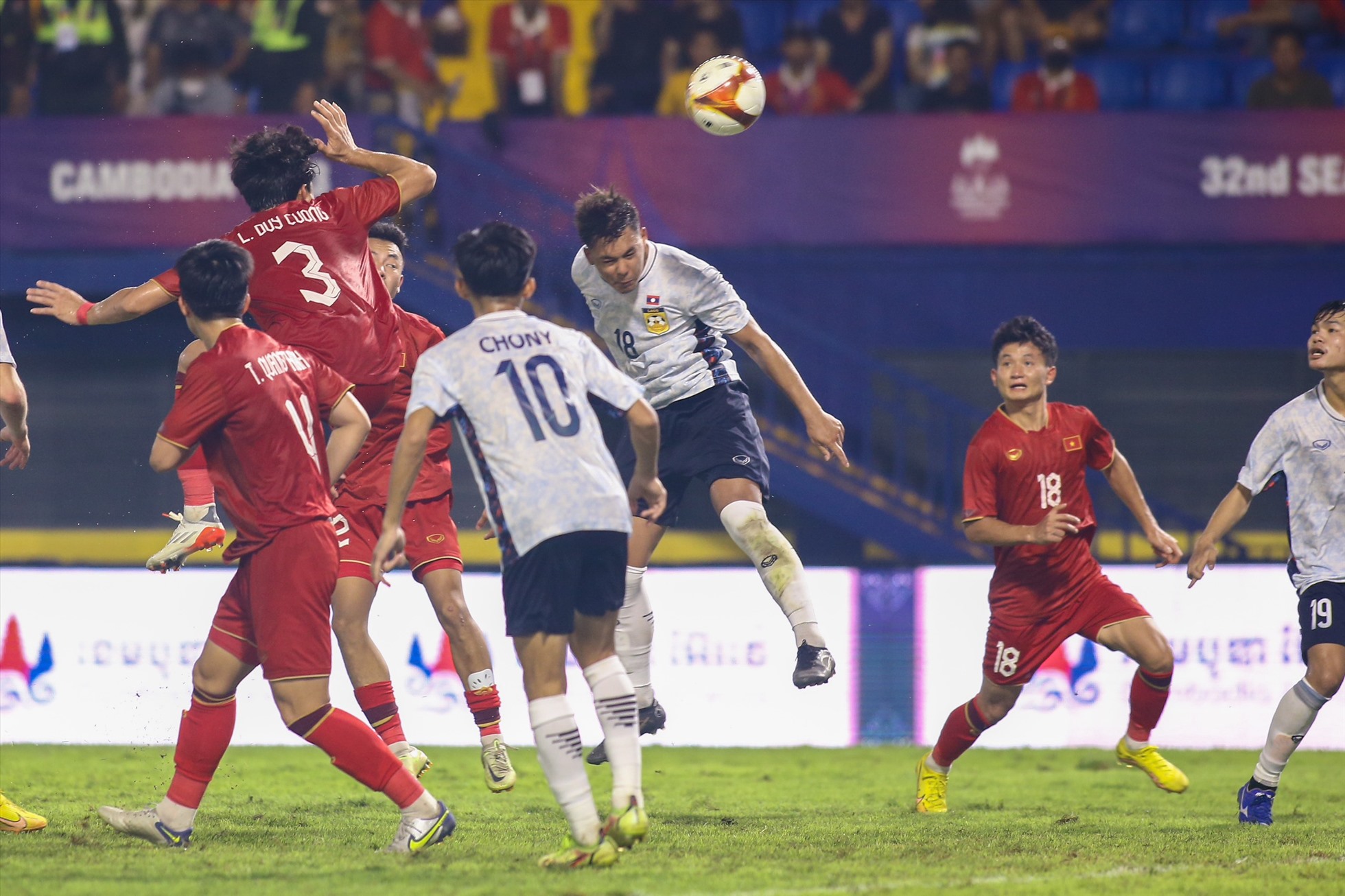 Bóng đá nam thắng nhọc nhằn trong trận ra quân ở SEA Games 32