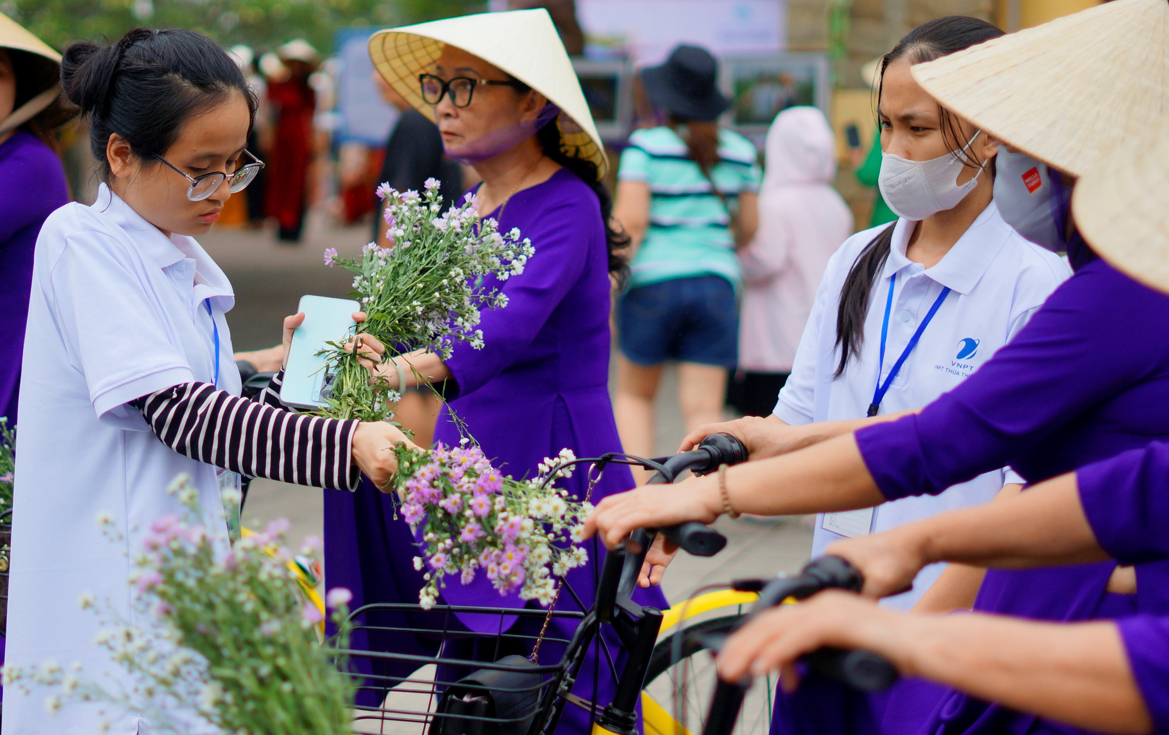 Góp sức trẻ cho lễ hội