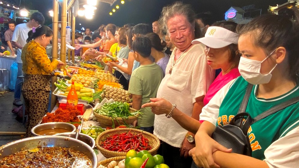 Ẩm thực Huế hấp dẫn thực khách gần xa