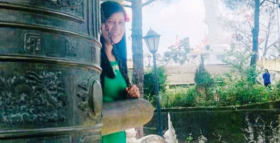 Leo lên 145 bậc thang để “gặp” Đức Phật Bà