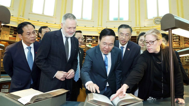 Chủ tịch nước dự lễ đăng quang của Vua Charles III