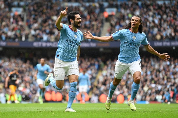 Đánh bại Leeds, Man xanh chạm một tay vào chức vô địch