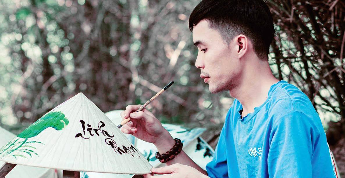 Giữ hồn quê qua nón lá