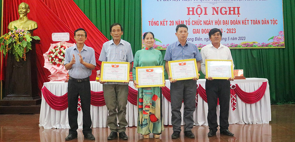 Tiếp nhận và vận động hơn 23 tỷ đồng vào “Qũy vì người nghèo”