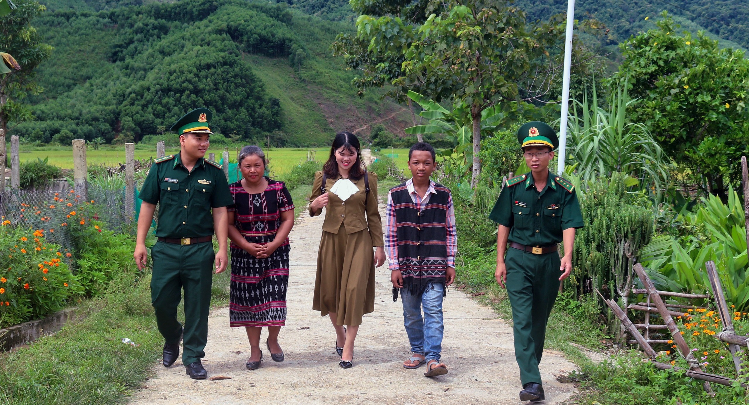 Nâng cao nghiệp vụ cán bộ tăng cường phát triển kinh tế - xã hội