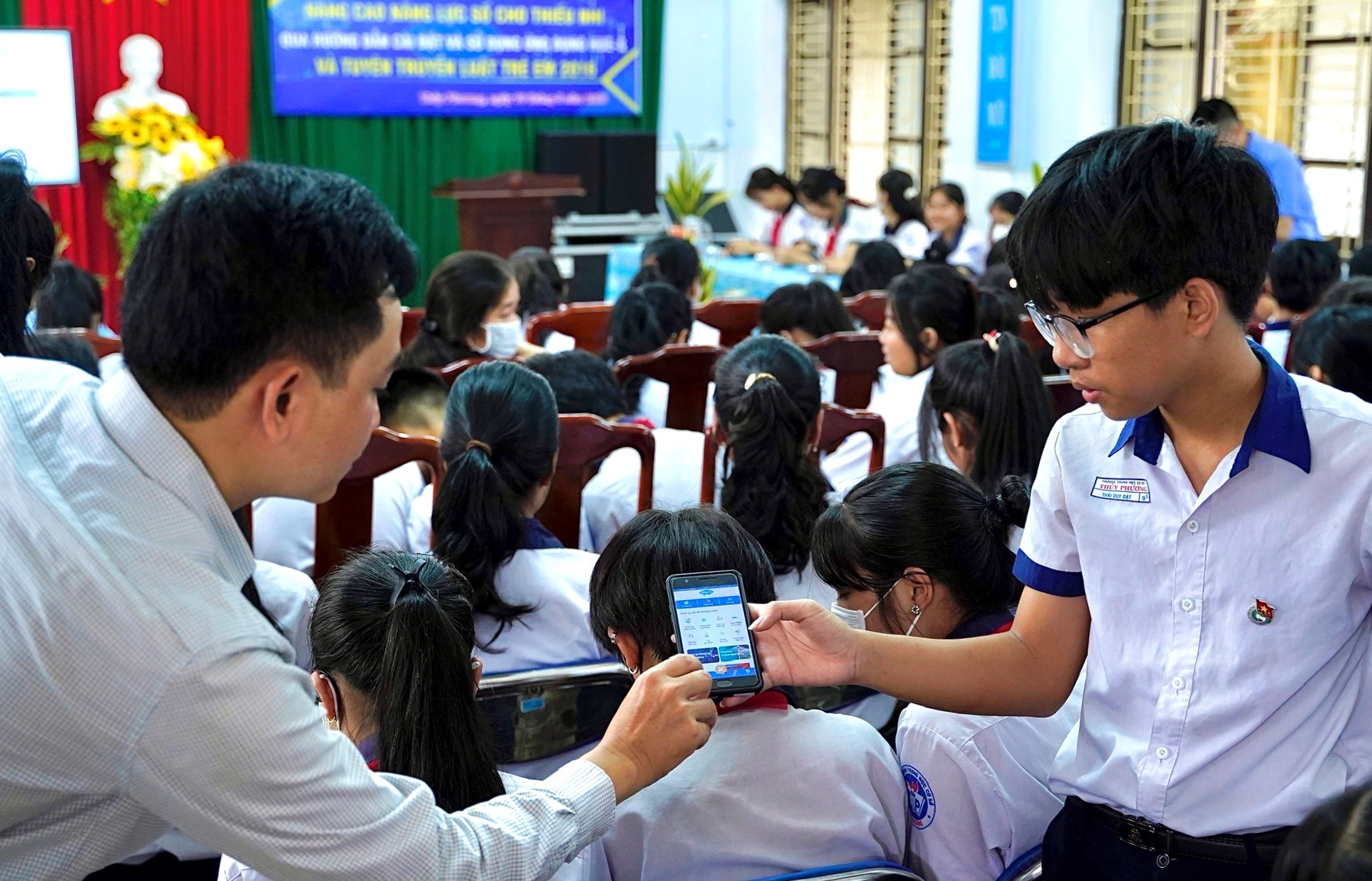 Giúp trẻ tiếp cận công nghệ số an toàn, hữu ích