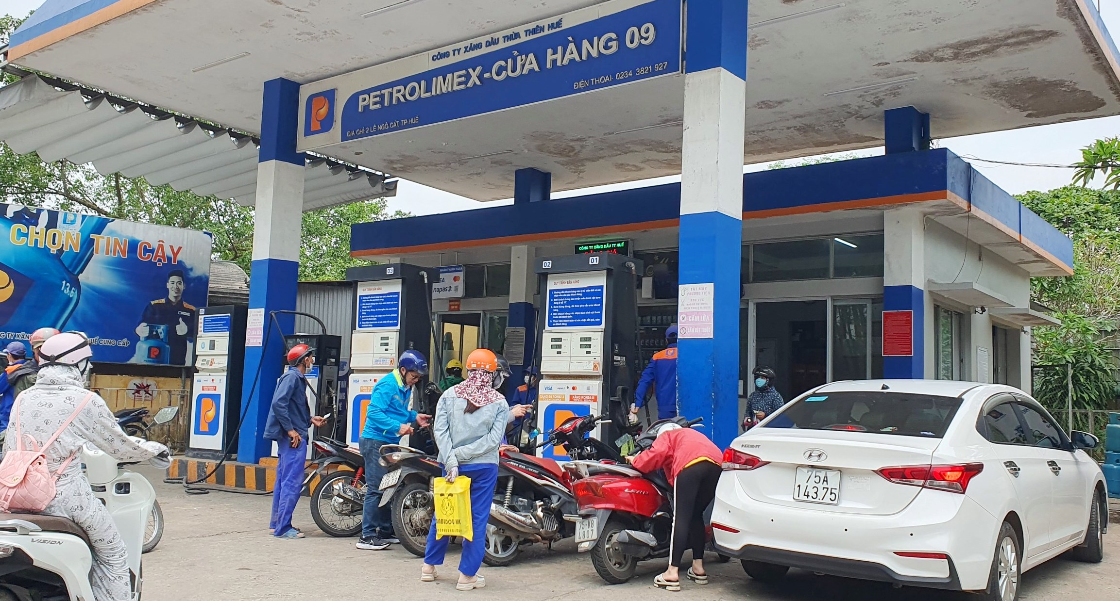 Giá xăng, dầu tiếp tục giảm sâu