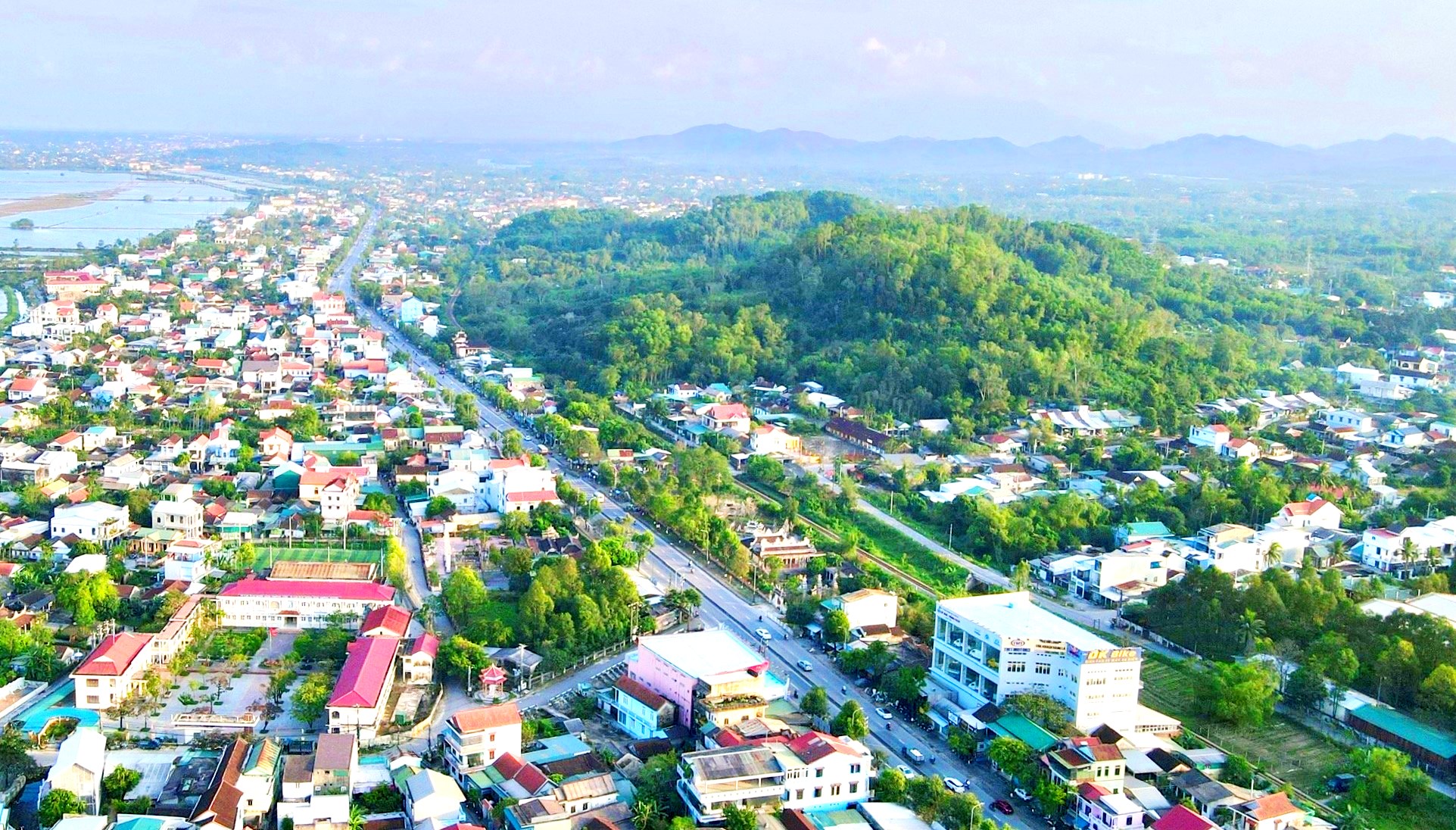 Xác định vị thế, vai trò của Hương Thủy để tạo đột phá khi trở thành quận