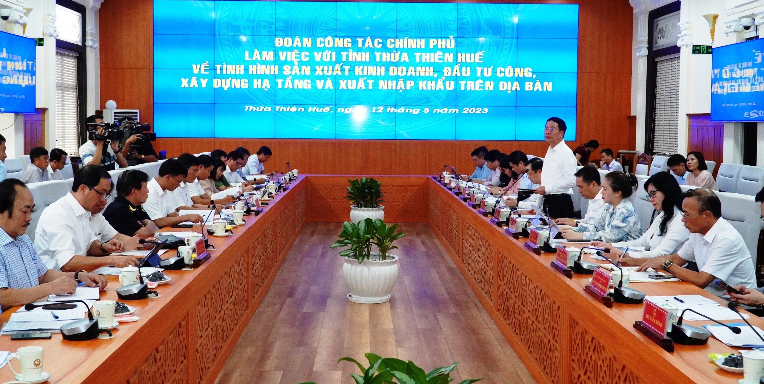 Tháo gỡ khó khăn, thúc đẩy kinh tế phát triển