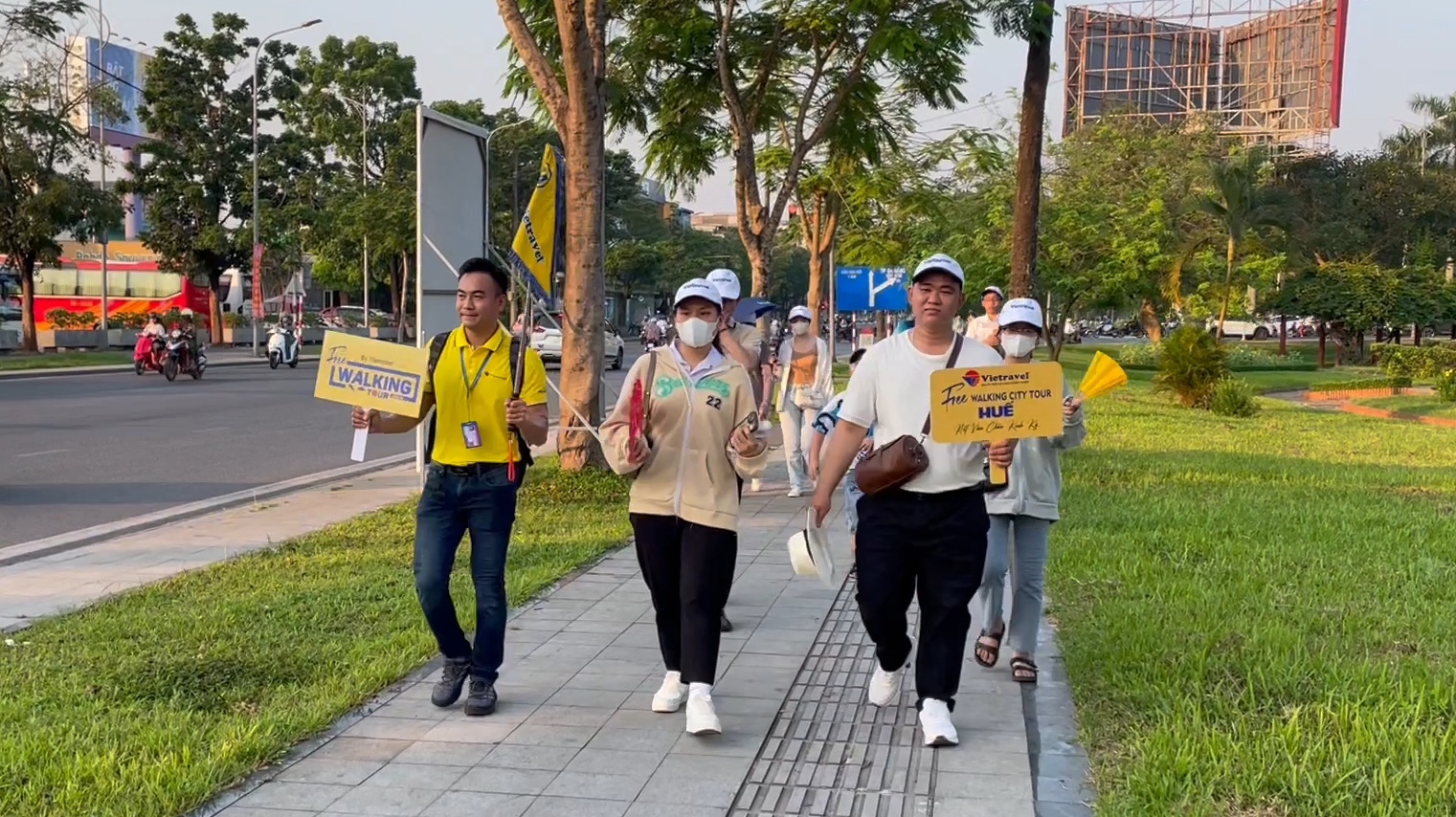 Đến Huế trải nghiệm tour đi bộ miễn phí