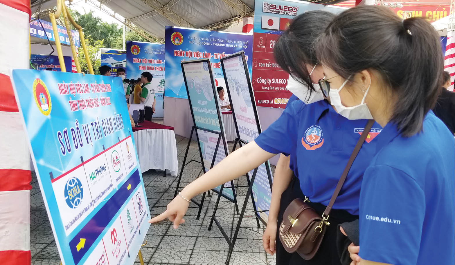 Ngày hội Việc làm - Tư vấn tuyển sinh Nơi gặp gỡ cung - cầu lao động