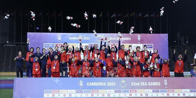 Đội tuyển bóng đá nữ Việt Nam cảm ơn sự ủng hộ của người hâm mộ