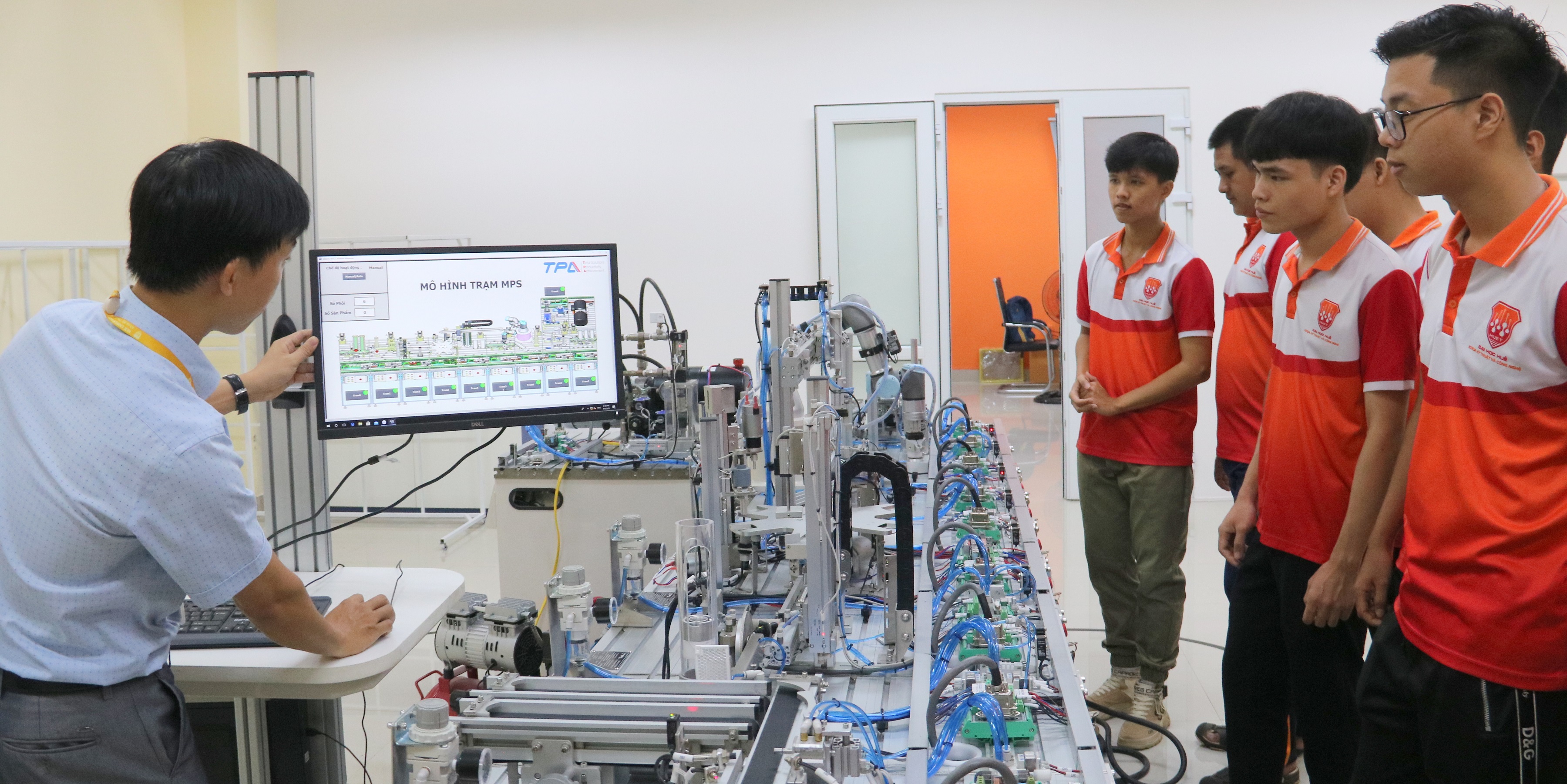 Gắn nghiên cứu với các vấn đề thực tế đời sống, sản xuất đang cần