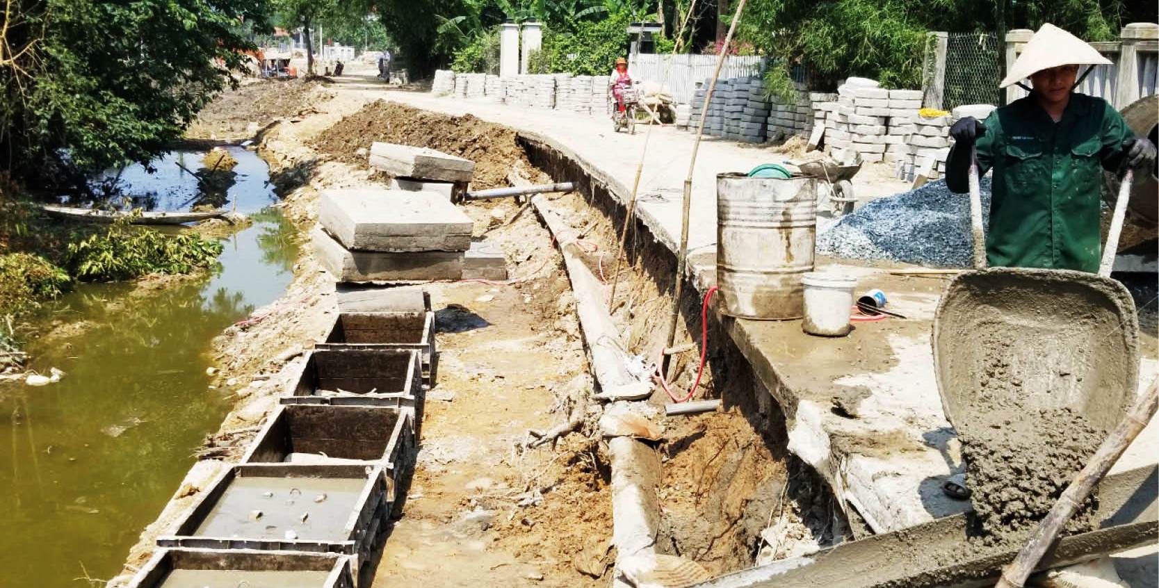 Khắc phục sạt lở đường, đẩy nhanh tiến độ gia cố tuyến hói Bảy Xã