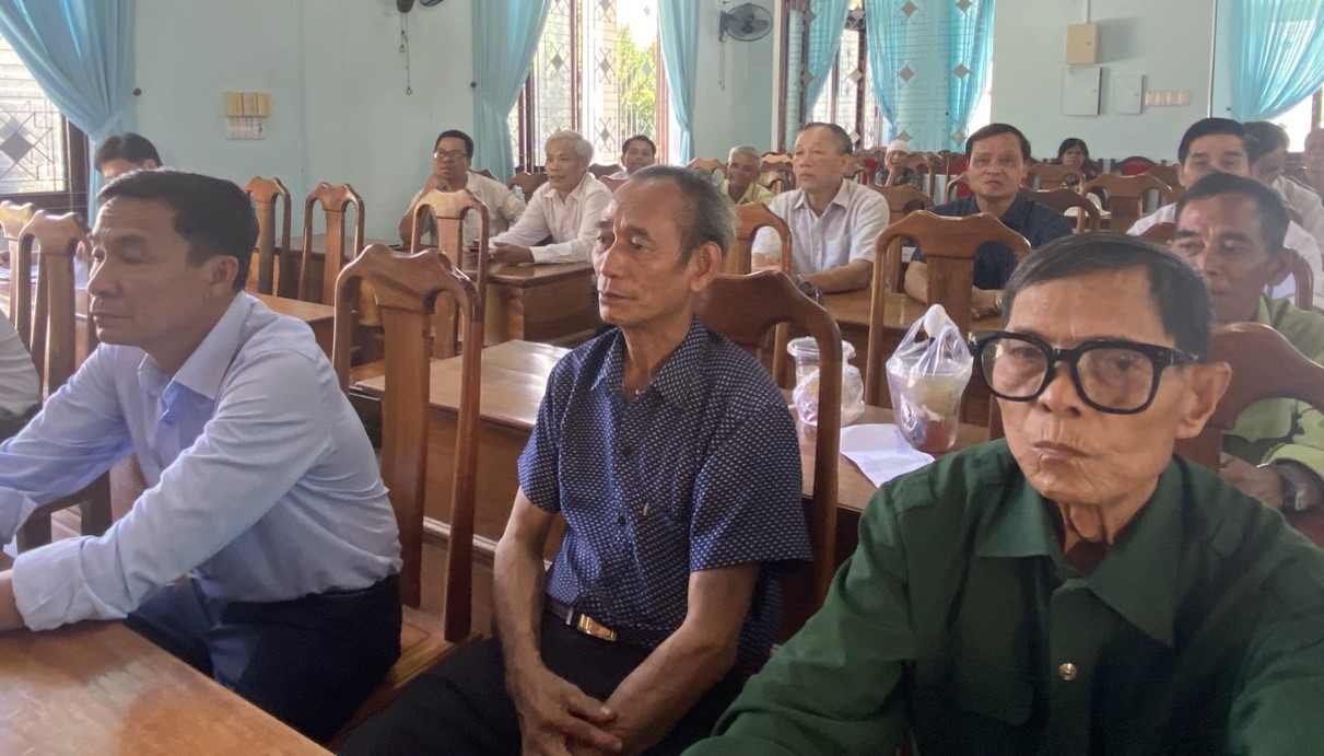 Trao tặng Huy hiệu Đảng cho 63 đảng viên