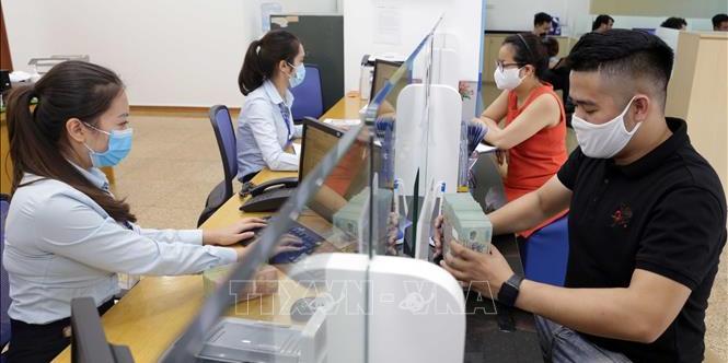 Lãi suất cho vay và huy động tiếp tục giảm