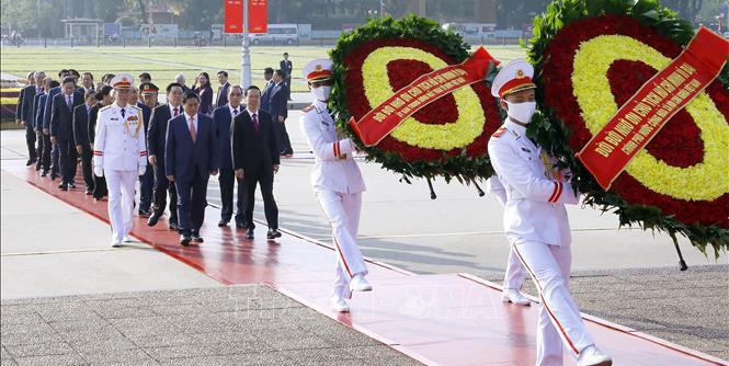 Lãnh đạo Đảng và Nhà nước vào Lăng viếng Chủ tịch Hồ Chí Minh