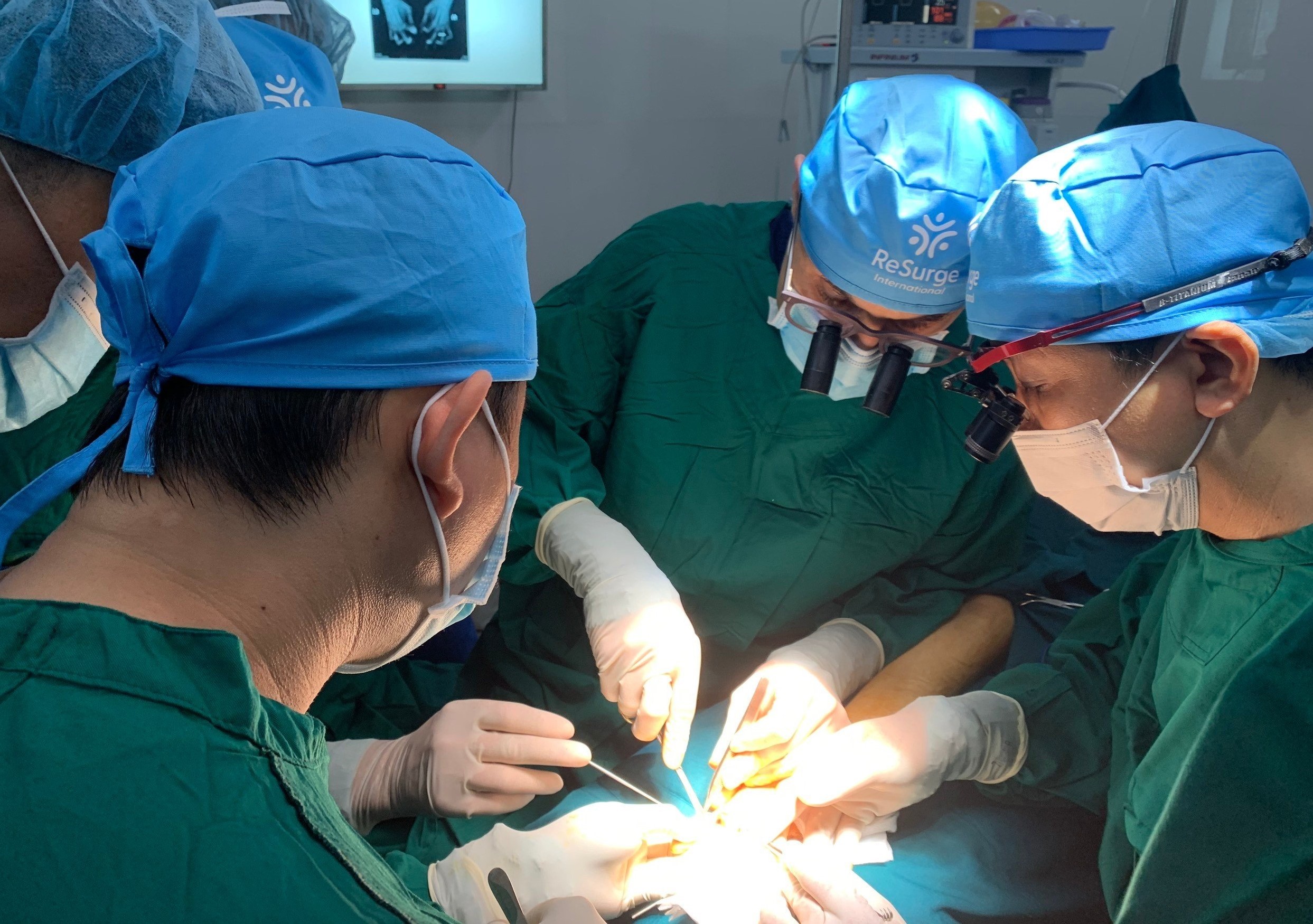 Đào tạo chuyên khoa phẫu thuật bàn tay cho 60 bác sĩ, kỹ thuật viên, điều dưỡng