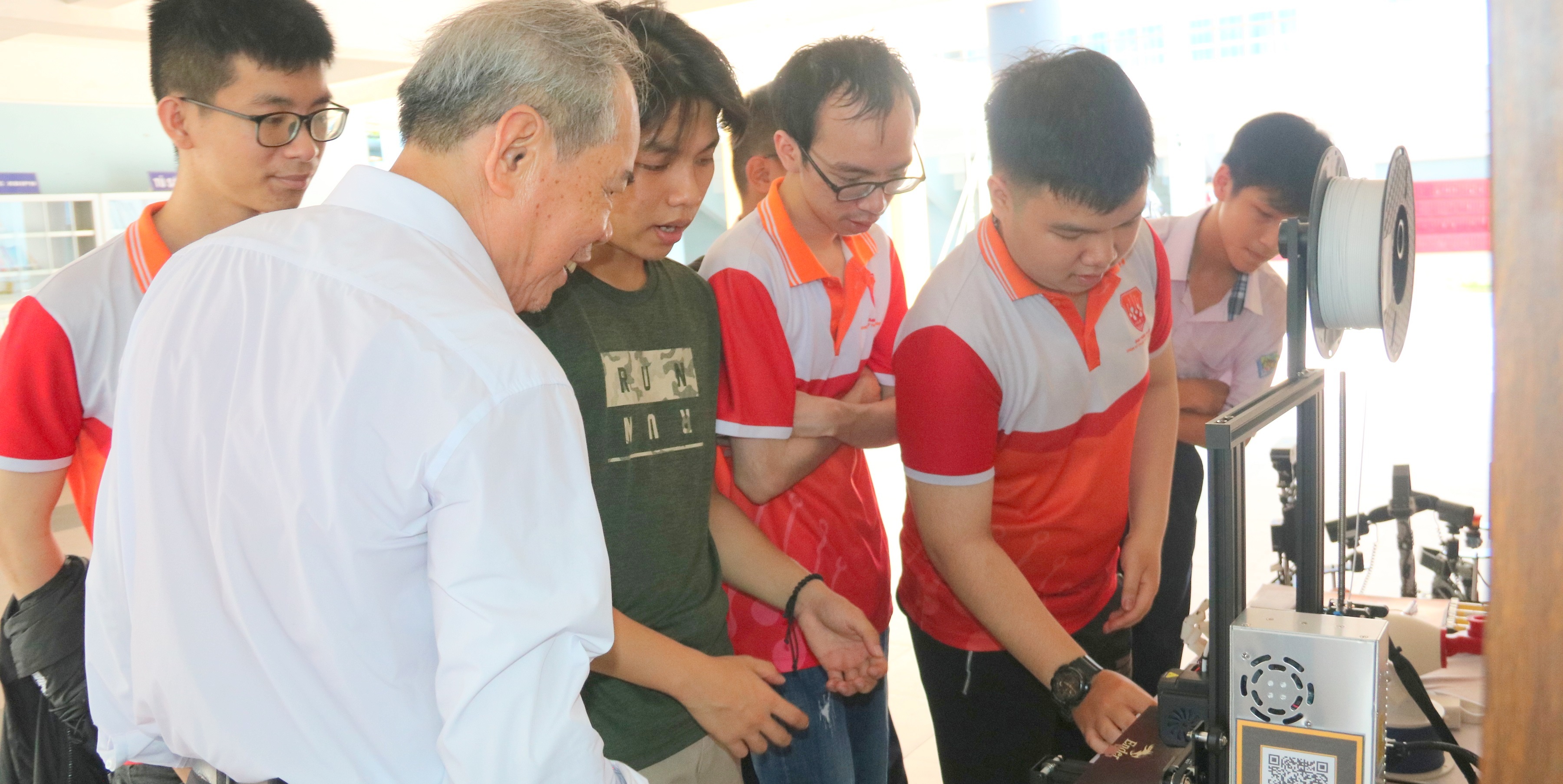 Gần 1 800 học sinh tham gia ngày hội STEM lần thứ I