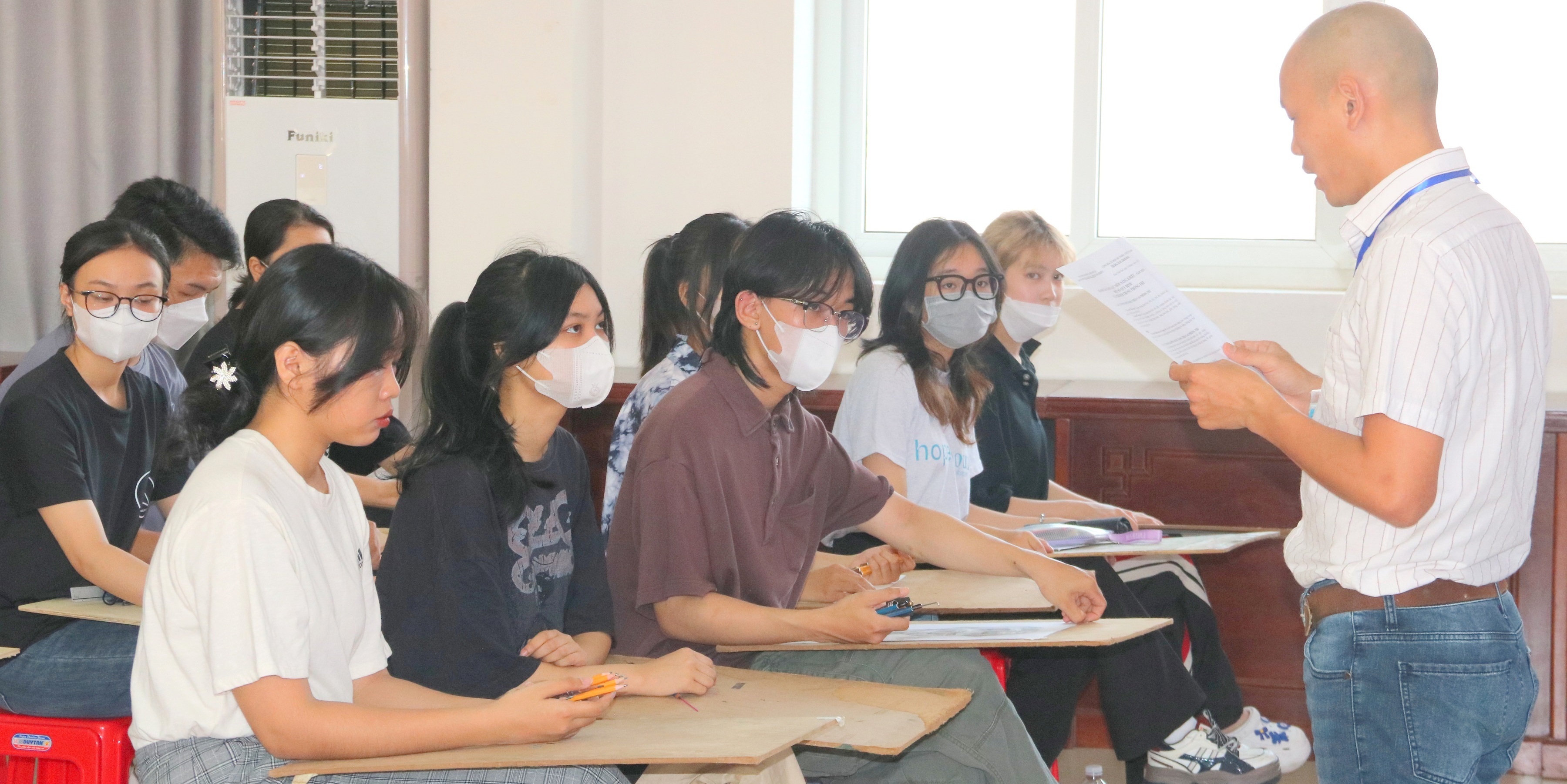 100 thí sinh toàn quốc về Huế dự thi các môn năng khiếu