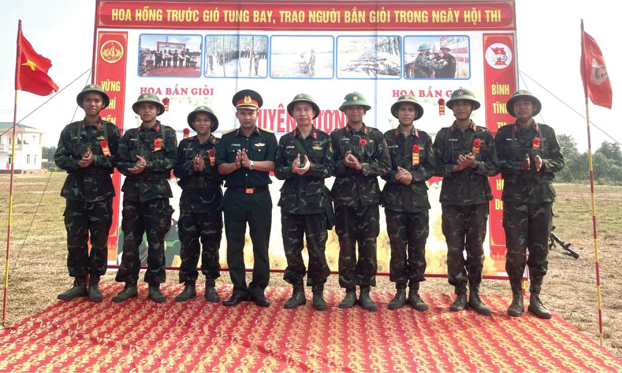 Chiến sĩ mới bắn giỏi, rèn nghiêm