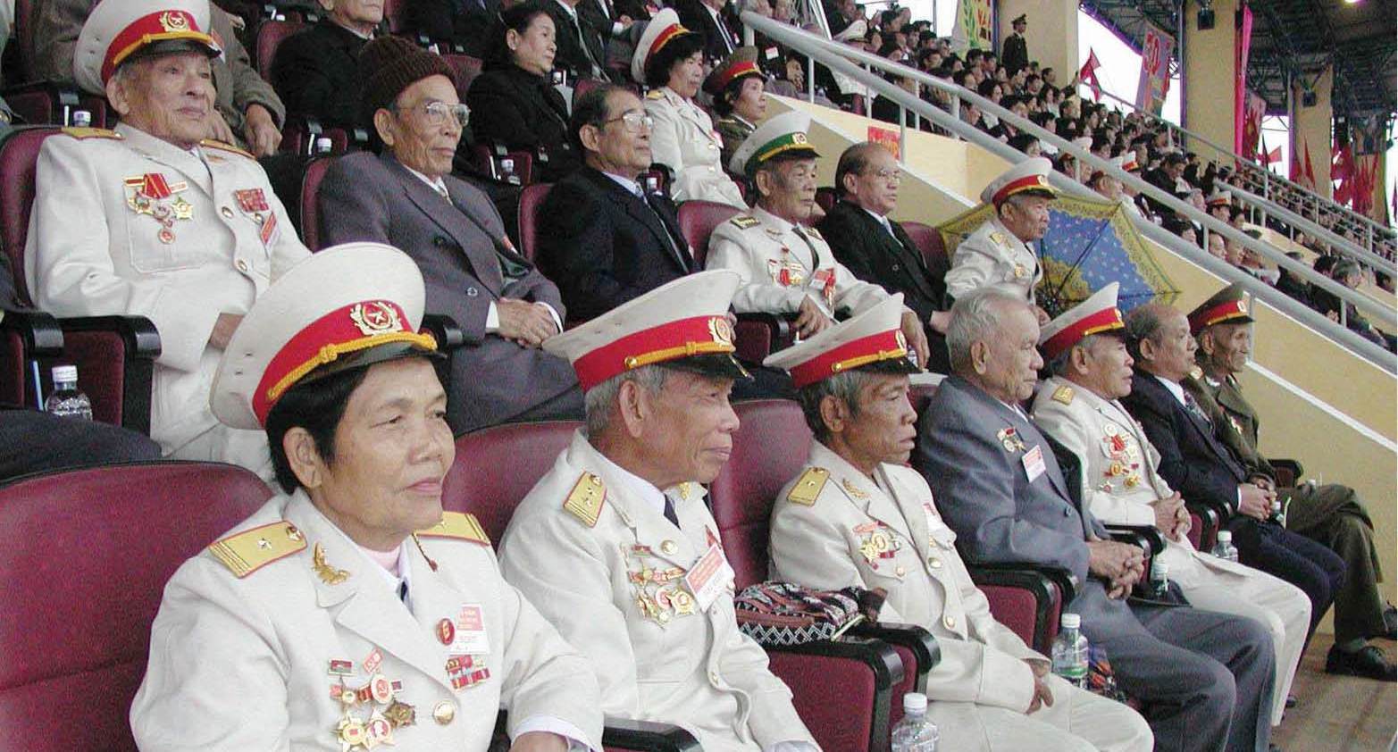 Nhân đọc “Gánh gánh… Gồng gồng…”, ngẫm về tư cách người cán bộ đảng viên