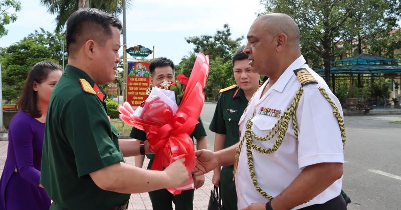 Đón tiếp đoàn Tùy viên quân sự các nước tại Việt Nam